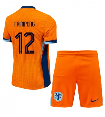 Holland Jeremie Frimpong #12 Hjemmebanesæt Børn EM 2024 Kort ærmer (+ korte bukser)